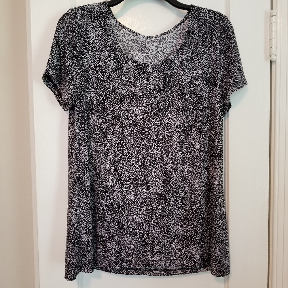 Croft and Barrow black and white design top